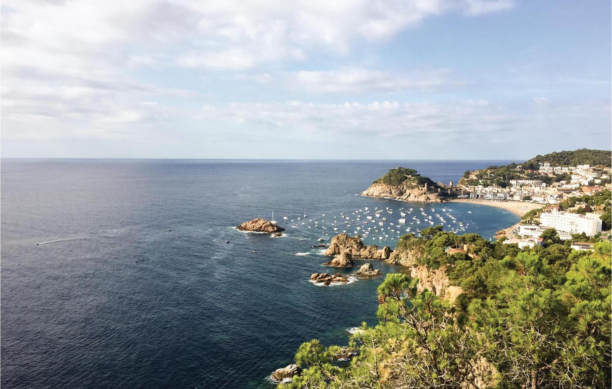 1 Bedroom Beautiful Apartment In Tossa De Mar Bagian luar foto